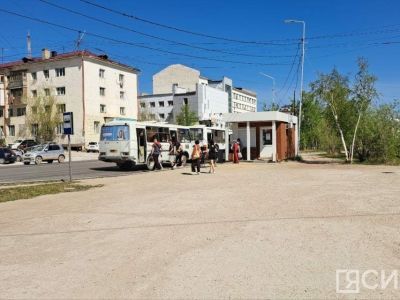 В Госдуму внесли проект о запрете курения на остановках общественного транспорта