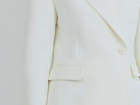 Приталенный двубортный жакет, Белый