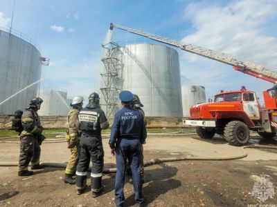 В Томмоте прошли учения по тушению пожара на нефтебазе