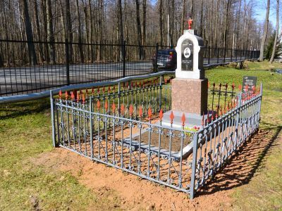 Могила Крылова Павла Ивановича (1914-1944 гг.) - Героя Советского Союза