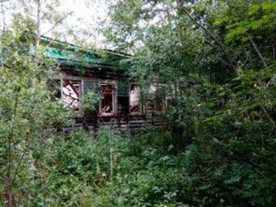 Памятное место, где находилась пионерская организация, носившая имя Героя Советского Союза В.Е. Иванова