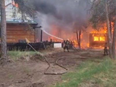 Несколько дачных домов загорелись по Покровскому тракту в Якутске