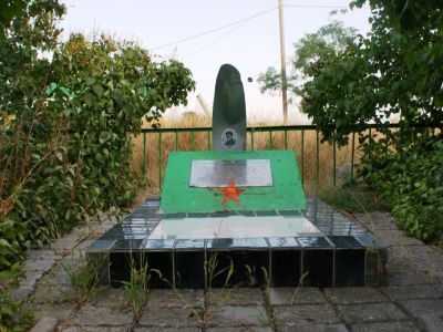 Братская могила советских воинов