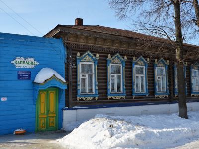 Административное здание с орнаментом (бывший купеческий)