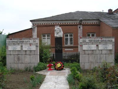 Бюст Героя Советского Союза Ф.А. Лузана