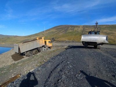 Пять единиц техники привлечено на восстановление плотины в Булунском районе