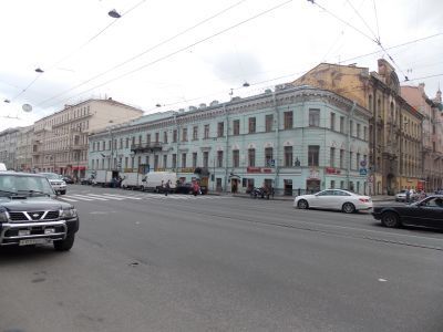 Дом, где жили: в 1858-1859 гг. - литературный критик Добролюбов Н.А., в 1857-1877 гг. - поэт Некрасов Н.А., в 1850-е гг. - хирург Пирогов Н.И., в 1857-1862 гг. - писатель Панаев И.И., находились редакции журналов "Отечественные записки" и "Современник"