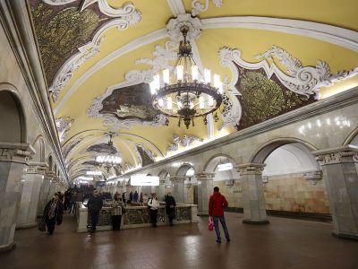 Станция Московского метрополитена Кольцевой линии "Комсомольская", 1952 г., архитекторы А.В.Щусев, В.С.Варванин, В.Д.Кокорин, А.Ю.Заболотная, О.А.Великорецкий, художник П.Д.Корин, скульптор Г.И.Мотовилов, инженер-конструктор А.И.Семенов