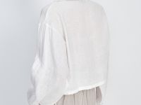 Блузка свободного силуэта с отложным воротником