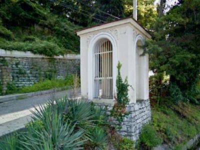 Павильон у входа, формирующий въездную группу на территорию ансамбля санатория «Кудепста»