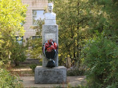 Бюст Героя Советского Союза А.А.Шарова