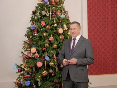 "Россия развивается, становится сильнее": новогоднее поздравление Юрия Трутнева