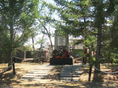 Братская могила красногвардейцев с парохода "Телеграф" и красных партизан, погибших в бою под дер. Заречная Слобода 22 сентября 1918 г.