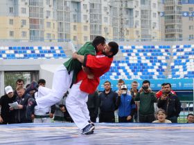 В Якутске стартовали соревнования по борьбе корэш и мас-рестлингу в рамках федерального Сабантуя