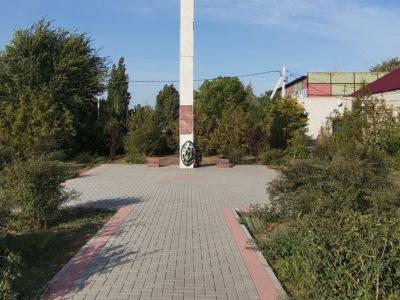 Братская могила советских воинов, погибших в период Сталинградской битвы