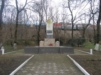 Братская могила советских воинов, погибших в боях с фашистскими захватчиками