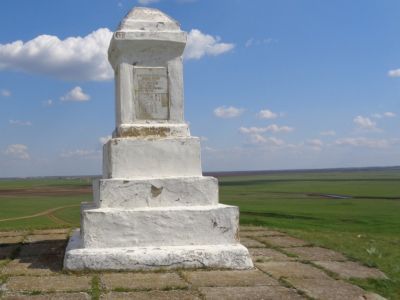 Обелиск на месте расстрела 86 мирных жителей немецко-фашистскими захватчиками в ноябре 1942 года