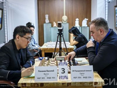 Фото. Шахматисты на Кубке главы Якутии сыграли предварительные партии