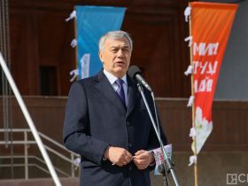 Фоторепортаж: трудовые династии и заслуженных работников Якутии чествовали 1 мая