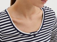 Блузка с округлым вырезом в полоску