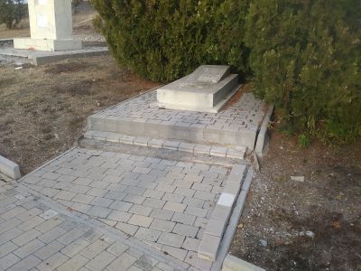 Могила генерал-майора  В.Н. Новикова