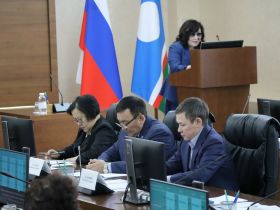 В парламенте Якутии обсудили проблемы и перспективы государственных и официальных языков