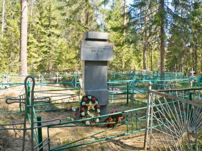 Братское захоронение советских воинов, погибших в 1941-44 гг.