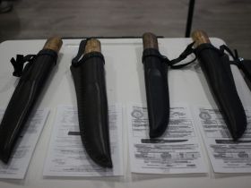 Ветеранам СВО вручили якутские ножи от имени главы республики