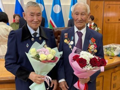 Знак «Ытык аҕа» вручили отцам в День Якутии
