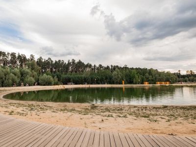 Пляж Лебяжьего озера