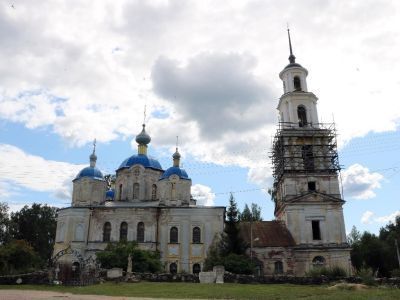 Троицкая церковь с иконостасом