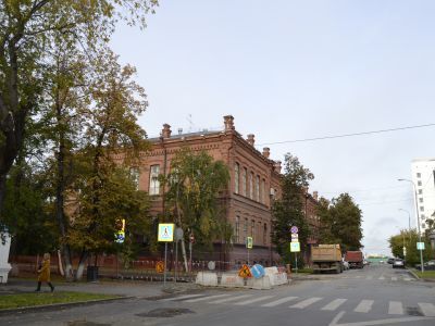 Женская гимназия. Здание школы, в которой с 1931 по 1941 гг. учился Герой Советского Союза В.Л.Худяков