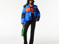 Женский пуховик со съемным капюшоном