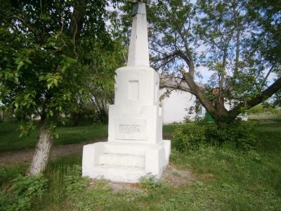 Братская могила партизан