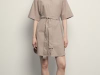 Платье с коротким рукавом и поясом