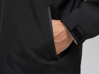 Ветровка с капюшоном