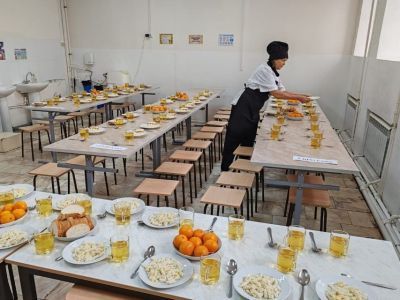 В школах Якутска начали внедрять онлайн-подписку на горячее питание