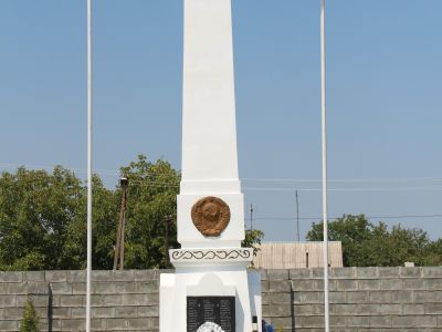 Обелиск на могиле неизвестного солдата