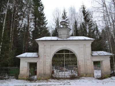 Ворота церковной ограды