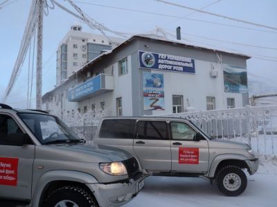 Управление автодорог Якутии передало автомобили военнослужащим, находящимся в зоне СВО