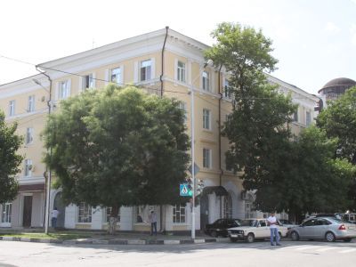 Жилой дом со встроенным магазином