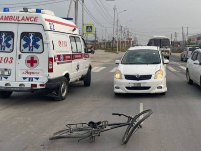 В Якутске водитель сбил велосипедиста на пешеходном переходе