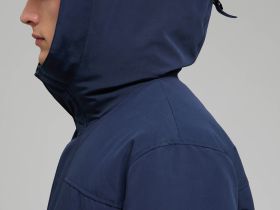 Пуховое полупальто с накладными карманами и капюшоном