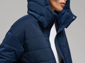 Стеганая куртка с искусственным утеплителем