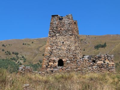 Остатки Бадского форта. Сторожевые башни Дзасоховых и Нартуковых