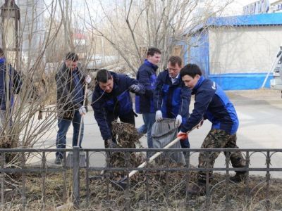 «Саханефтегазсбыт» убрал от мусора улицу Чиряева