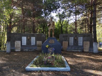 Мемориал в честь односельчан, погибших на фронтах Великой Отечественной войны