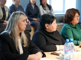 Айсен Николаев встретился с работающими в военных госпиталях психологами из Якутии