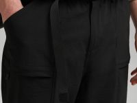 Брюки из технологичной ткани с водоотталкивающими свойствами