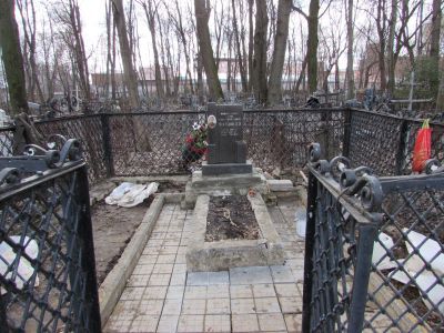 Могила Героя Советского Союза, генерал-майора танковых войск Дмитрия Дмитриевича Погодина